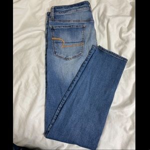 Medium Wash American Eagle Hi-Rise Jegging. Size 12
